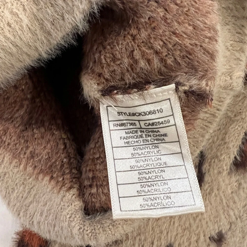 Cyndi Leopard Sweater by cupcakes and cashmere - Picture 8 of 9